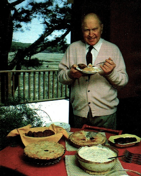 HSOldYarm's tweet photo. Sam Thacher's famous apple pie recipe was a family secret until he finally shared it in 1983 with Yankee Magazine. Sam lived his entire life in Yarmouth Port, on Route 6A. https://t.co/gjAmLnCPXm