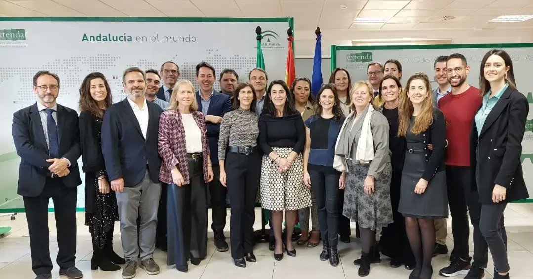 TradelinkConsUK's tweet photo. Parte de la #RedExterior de @extendajunta, que participamos en #extendaglobal 2022 para asesorar a las empresas andaluzas interesadas en 🇬🇧. 
#comerciointernacional #exportarareinounido #internacionalizacion https://t.co/kgEUNSxaYF