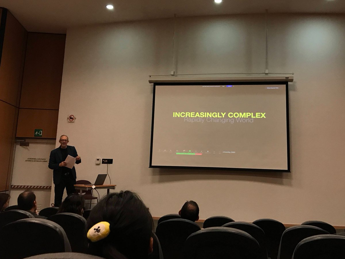 DianaRamirezJ's tweet photo. Un poco de lo que se vivió en la conferencia "Rensselaer-EMPAC: an integrated study" en @TECcampusQRO con @MarkMistur como ponente💬

#EAAD #TecDeMonterrey #TecCampusQro #ArquitecturaTec #Urbanismo #MarkMistur https://t.co/O7ulyELfrJ
