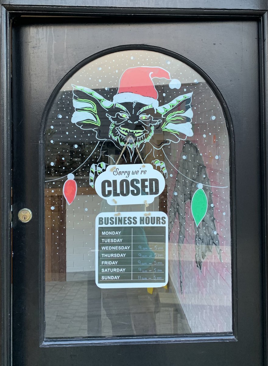JacquesFine's tweet photo. Many thanks to Steven @bobacha_waterford , Tramore, for this incredibly fun window art project 🎄

#gremlin #bobacha #gremlins #windowart #tramore #Waterford #Ireland https://t.co/cEuKakbb4e