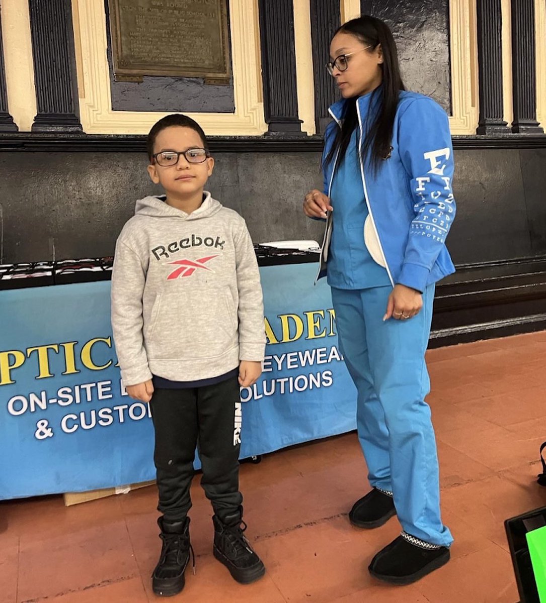 PS132jpd's tweet image. Queríamos agradecer enormemente a la Academia Óptica por proporcionar a todos nuestros estudiantes exámenes de la vista y lentes gratis para aqeullos que los necesitan. Ahora nuestros alumnos pueden ver mejor y seguir aprendiendo 🤓👓
#jpdcares #opticalacademy #ps132jpd