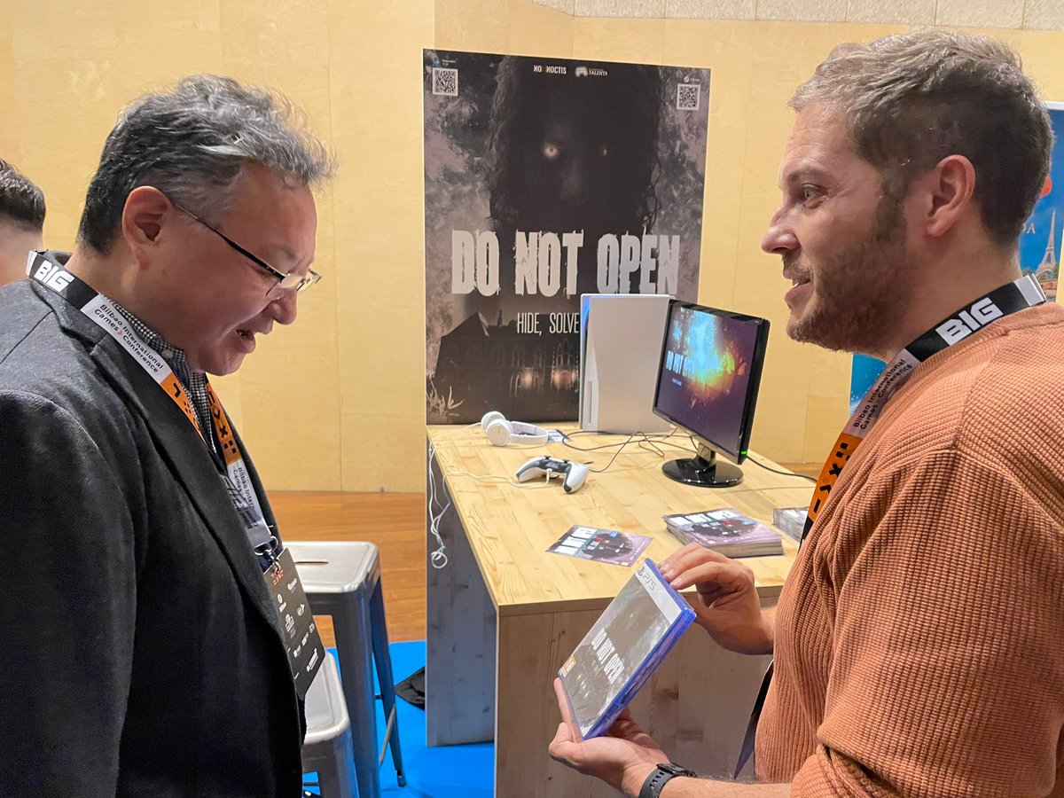 PerpGames's tweet photo. Legendary Gaming Personality #ShuheiYoshida recently met up with #NoxNoctisStudio and was presented a copy of #DoNotOpen on #PS5. Thank you @yosp for representing amazing #Indies on #PlayStation! 💙

Are you brave enought to play #DoNotOpenGame from @NoxNoctisStudio? 😱🎮 https://t.co/r6h5K2eP3z