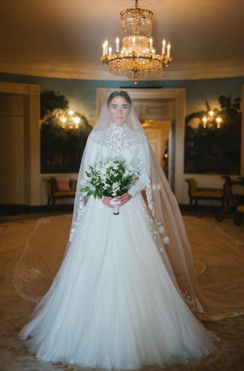 ajalexander944's tweet photo. Hunter Biden's daughter, Naomi Biden was one of the most stunning and beautiful bride I have seen online and in real life. She definitely beat Princess Diana, Princess Kate and Queen Letizia of Spain. Shes a Super model! You look so beautiful, @NaomiBiden.π #WhitehousePrincess https://t.co/Jira44bjup