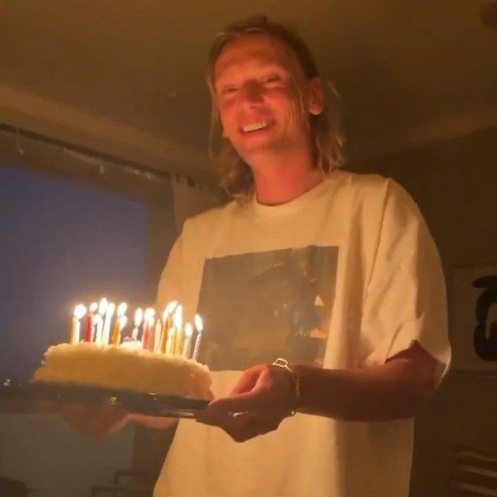 stillbower's tweet photo. #HappyBirthdayJamie #20DaysWithJamie
"Happy birthday Witch King" https://t.co/28uKro0ot8
