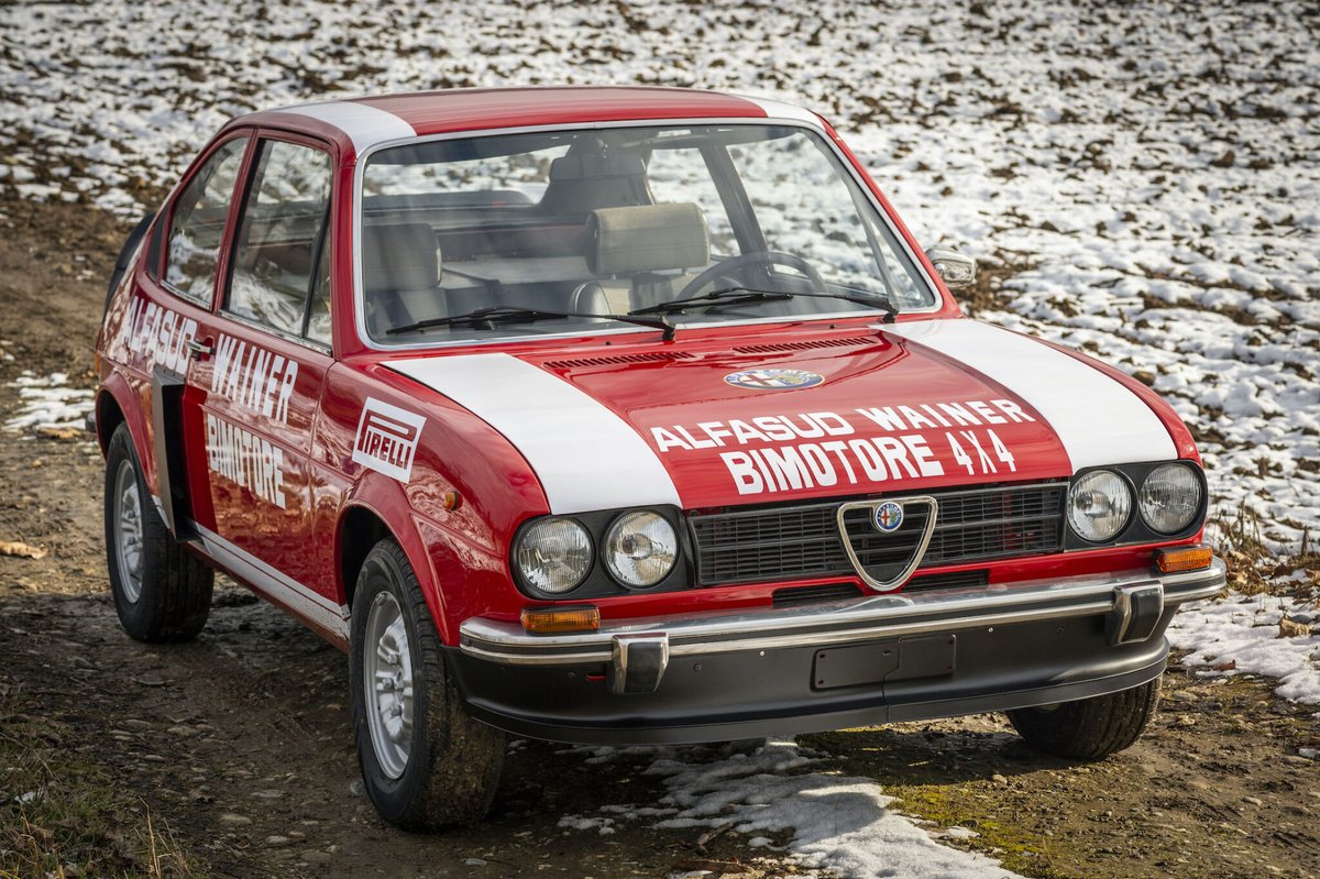TalsMelkis's tweet photo. Kad ir skaidrs, ka nākotne/uzvaras rallijā ir saistītas ar 4x4, bet modeļu klāstā tāda nav. Alfa Romeo eksperimenti ar divu dzinēju (spēj darboties atsevišķi!) Alfasud Ti Bimotore 4x4(1977). Izgatavota vienā ex. #Wainer #bimotore https://t.co/ZTT4q2dbrq
