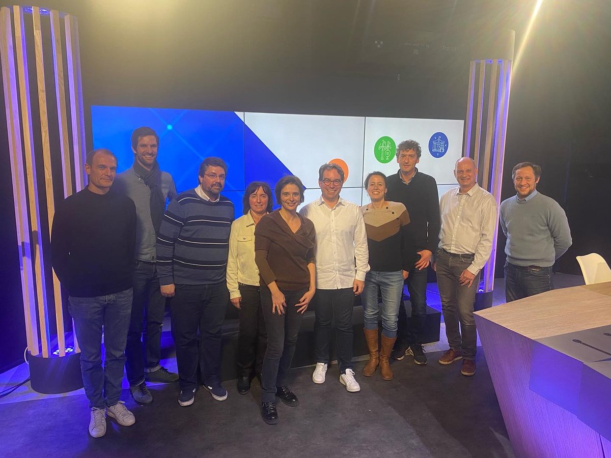 ERICDELECOSSE's tweet photo. Clap de fin pour les 4 webinaires organisés dans le cadre du lancement du nouveau programme @InterregFWVL. Fier et heureux d’avoir animé ces 8 heures de direct. Un vrai travail d’équipe. Vive la coopération transfrontalière. Retrouvez-nous sur https://t.co/4IaOtHJcxK https://t.co/FExK0XxyLf