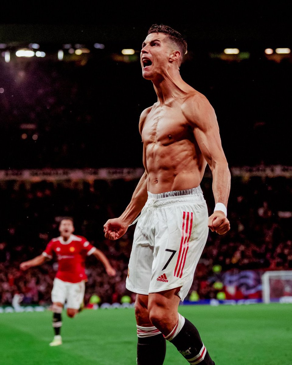 bantu_creative's tweet photo. The question will still remain: "who is the real goat?"
@Cristiano https://t.co/8H1XjukzOB