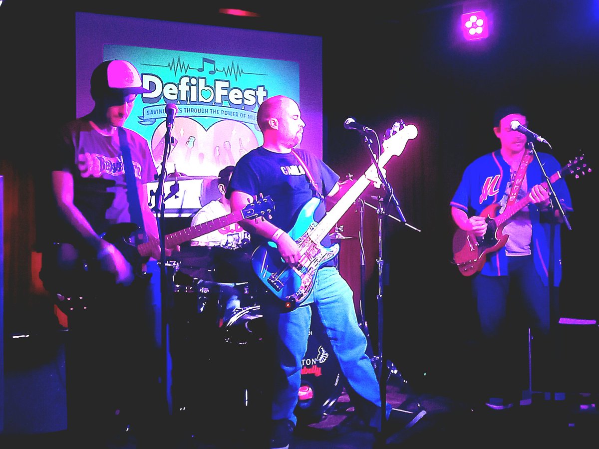 carrie_pacquett's tweet image. Had a fun night @DefibFest great music and great people for an amazing cause. Iain Russell @russelliplaw is super passionate about saving lives, the hard work he's put into raising awareness and money for defibrillators in memory of his dad deserves all the support in the 🌎💙👏
