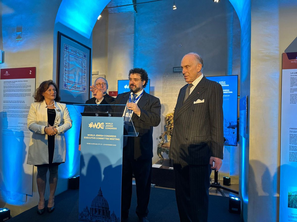 claudio_epelman's tweet photo. Así comenzaba anoche el encuentro del Comité Ejecutivo del @WorldJewishCong en la Gran Sinagoga de Roma. https://t.co/hTIXPOAbke