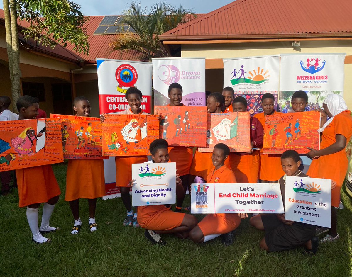 DwonaInitiative's tweet photo. #Day3 of the #LetArtBeMyVoiceCampaign.
📍 Kawaala Secomdary School
Theme:Child Pregnancies and Marriages
How it went: A thread...🧡🌍🎨🤩
@FemmeForteUg @RaisingTeensUg1 @BebraveUganda @BeBraveGlobal @BeBraveAfrica @unwomenuganda @VicKy_Nabulime
#16daysUg #16DaysOfActivism https://t.co/JzuVdks3RW