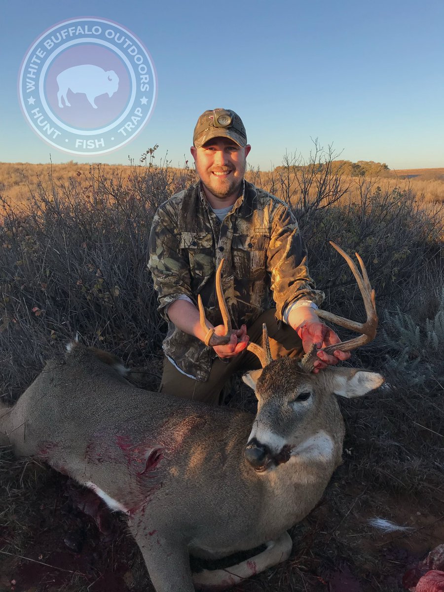 WhiteBuffaloOut's tweet photo. 💪💪💪 My homie Texas Tanner getting it done right before Thanksgiving!  #gottafeedthefam #whitebuffalooutdoors #deerhunting #hunting https://t.co/YRvc3wkL31