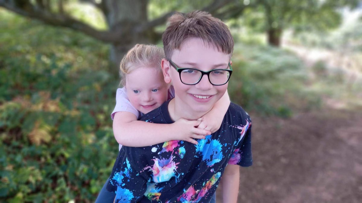 Wouldntchangea1's tweet photo. ‘This is me out in the woods with my sister Emilia and my cousins Oscar and Evie, I love to play with them and we like to climb trees.’
Lauren, aged 7
#TuesdayTwitterTakeover #DownSyndrome #WouldntChangeAThing https://t.co/8hLTsiWIFQ