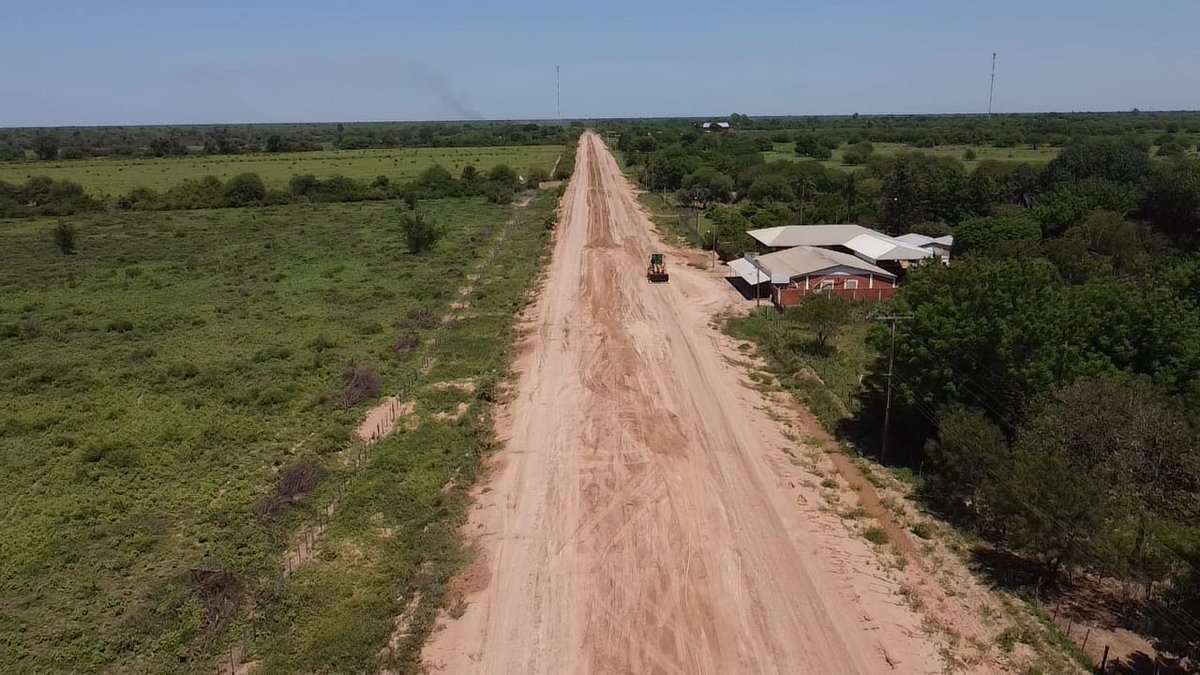 RutaDeLaLechePy's tweet photo. Capacitación ambiental, social y SySO", por parte de especialistas de la contratista, al personal de obra de la "Ruta de la Leche", del lote 1 – Consorcio Vías de Occidente, en los dos campamentos ( Heisecke y Vialtec ) supervisado por la UEP.
@el_BID @mopcparaguay https://t.co/Muen1RDYM1