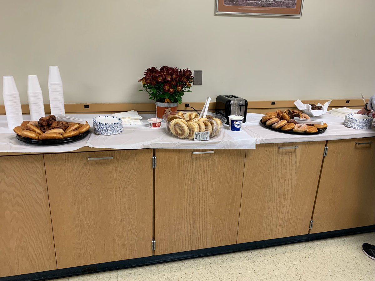 🦃Gave thanks to our teachers this morning with some bagels, donuts &amp; coffee!! @NazHSPrincipal <a href="/NASDBlueEagles/">NASD Blue Eagles</a> <a href="/TGostony/">Trischia Gostony</a>