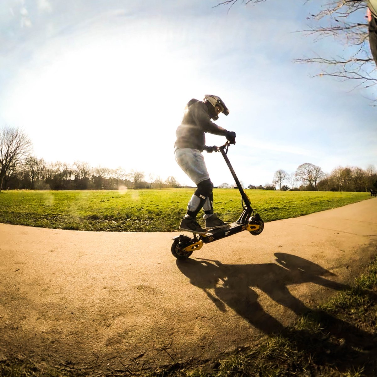 Get the most out of your ride with a complete Winter Safety Service done by the professionals. 

Good brake pads + rotors are essential, especially during the colder wetter months. 

Your Winter Service at PET Today!
personalelectrictransport.co.uk/service-repair…

#escooterworkshop#escootermaintentance