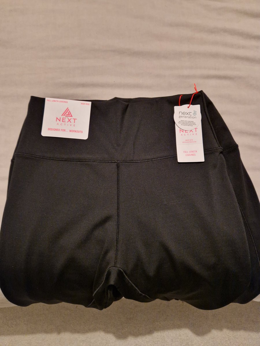 MrsHuitson1's tweet photo. @nextofficial there was me thinking id put on weight, but, phew, no i hadnt, it was just you, making you size 12s smaller than your other size 12's...both leggings are next, both size 12... one 12 is clearly bigger than the other https://t.co/tM3OeHMcSa