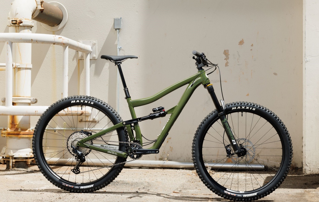 IbisCycles's tweet photo. 💥NEW BIKE ALERT 💥
The Ripmo AF is now available in two fresh new colors, Charcoal Grill and Dank Avocado. For 2023 the Ripmo AF is sporting a Marzocchi Bomber Air shock and Z1 Coil fork.
📸 @LearMiller
#ripmoAF #ripmo #ibis #ibiscycles #MTB #cycling #marzocchi #enduro https://t.co/K5EDHYf49Z