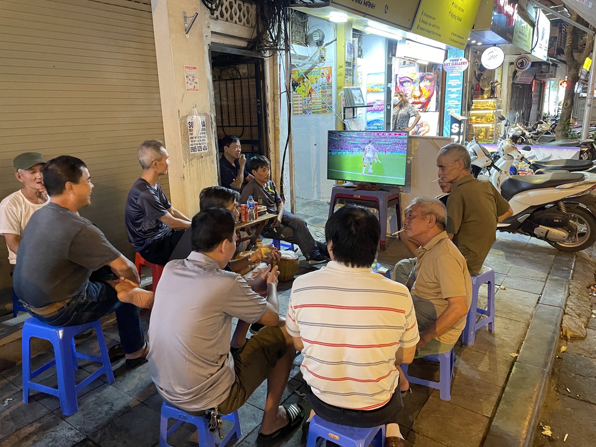 Watching #WorldcupQatar2022 old school style in #Hanoi.  I joined them for a beer.  They are now cheering for #Canada.  
#WorldCup