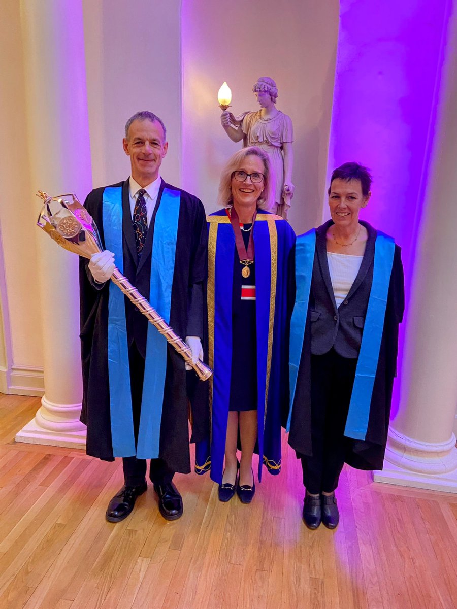It's great to be in Edinburgh today for the admissions ceremony with our President @CamillaKingdon , Registrar @SteveTurnerABDN and VP for training & assessment @cathrynchadwic1 - and our presidential mace! 👨‍🎓