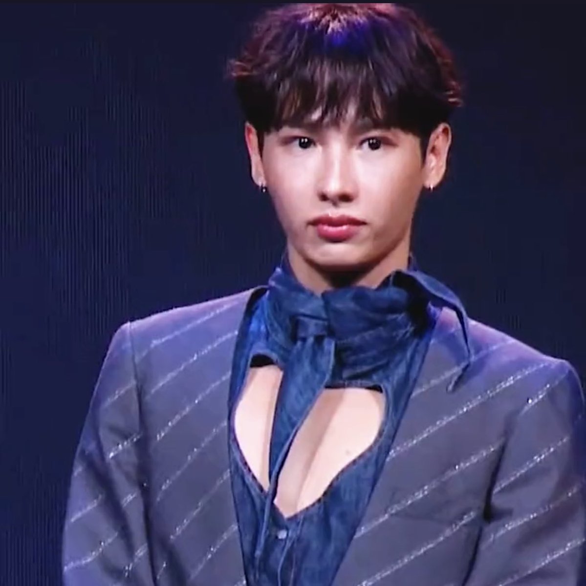 77227mei's tweet photo. skin colour heart suit ♥️ 

#กันอรรถพันธ์ #GMMTV2023 #GunAtthaphan https://t.co/Kkhww6pxUN