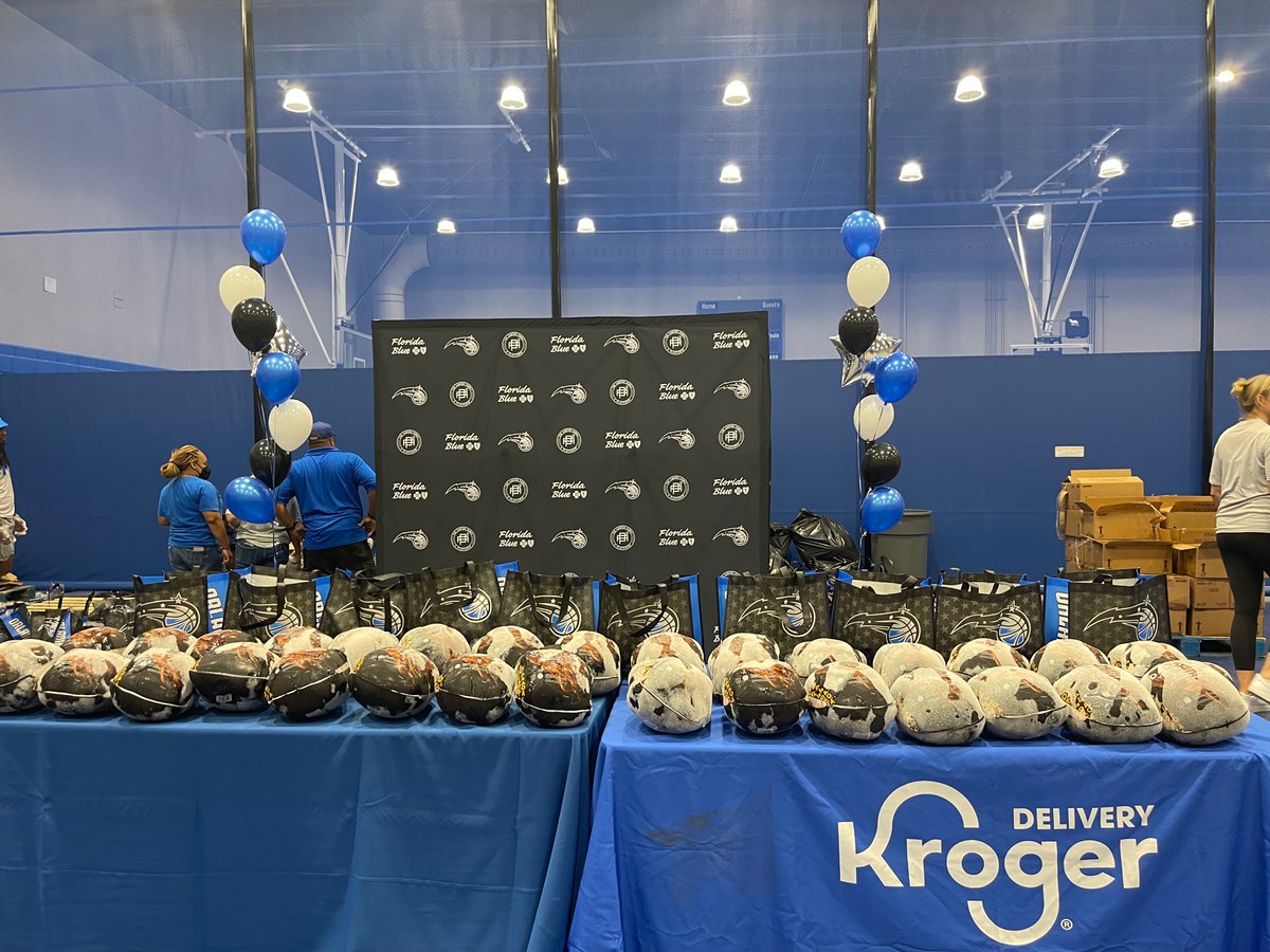 Athletes_Legacy's tweet photo. It's the season of gratitude and giving! #AthletesCharitable member Wendell Carter Jr., in partnership with the @OrlandoMagic, provided over 300 families with a Thanksgiving meal of turkey! Approximately 2,100 mouths will be fed for the upcoming holiday! #UnitedCharitable https://t.co/kyYHRGi5ty