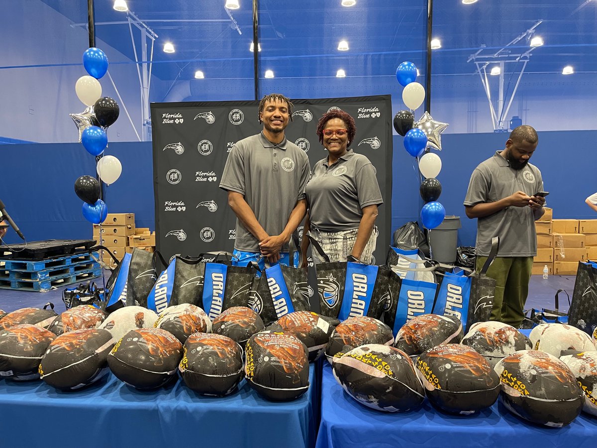 Athletes_Legacy's tweet photo. It's the season of gratitude and giving! #AthletesCharitable member Wendell Carter Jr., in partnership with the @OrlandoMagic, provided over 300 families with a Thanksgiving meal of turkey! Approximately 2,100 mouths will be fed for the upcoming holiday! #UnitedCharitable https://t.co/kyYHRGi5ty