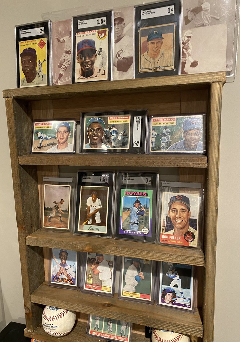 KC_Cards33's tweet image. Good Morning #thehobby peeps! Anyone have cool displays? Really need to finish mine.. Let’s see em if ya got em✌️