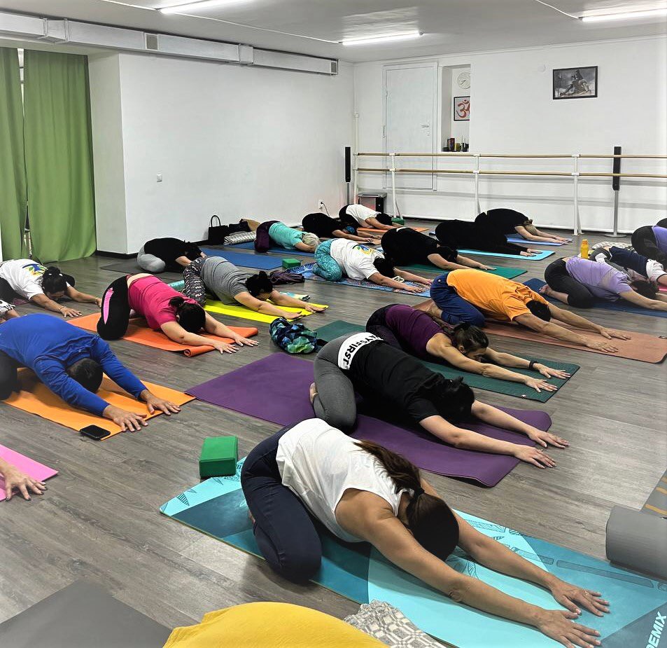 ICCR_Astana's tweet photo. 21 Nov. – 12-13@Series of Yoga Workshops celebrating India@75 by @ICCR_Astana and @kdhamyoga  by Ms. Kannamma Singh for yoga enthusiasts of KOKSHETAU at the Yoga Studio ‘Aura’ conducted with a practice of Pranayama,  lecture on Science of breathing with an interactive Q&amp;A session https://t.co/ReChIXXKFK