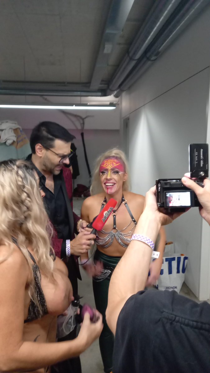 Before the show...TV reports