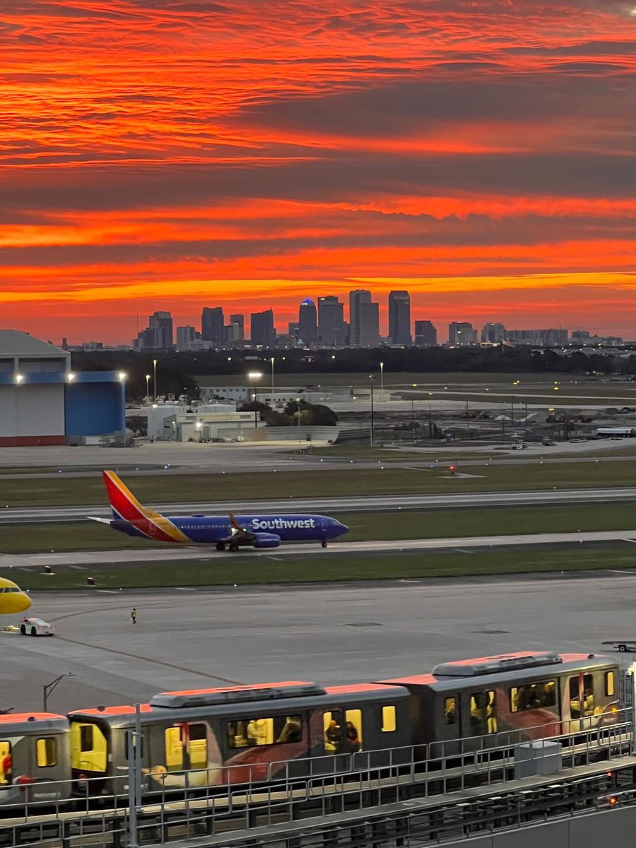 FlyTPA's tweet photo. Morning views from America’s Favorite Airport ✨

📸: Jessica O’Connor https://t.co/sAKqRNhlrB