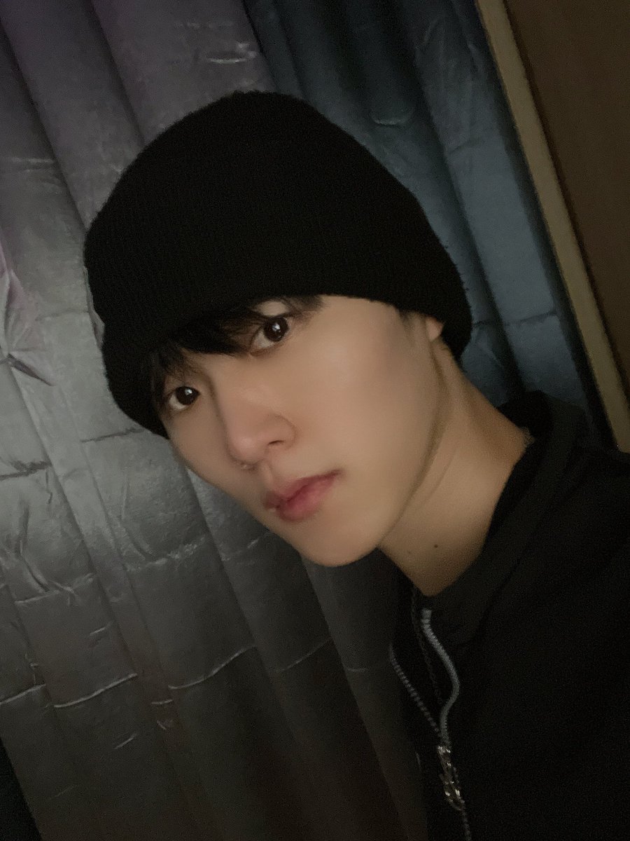 aplus_bigdipper's tweet photo. 도토리에 사진 찍기 연습📸

#THEBIGDIPPER #더빅디퍼
#온 #ON https://t.co/zdbzdozf5E