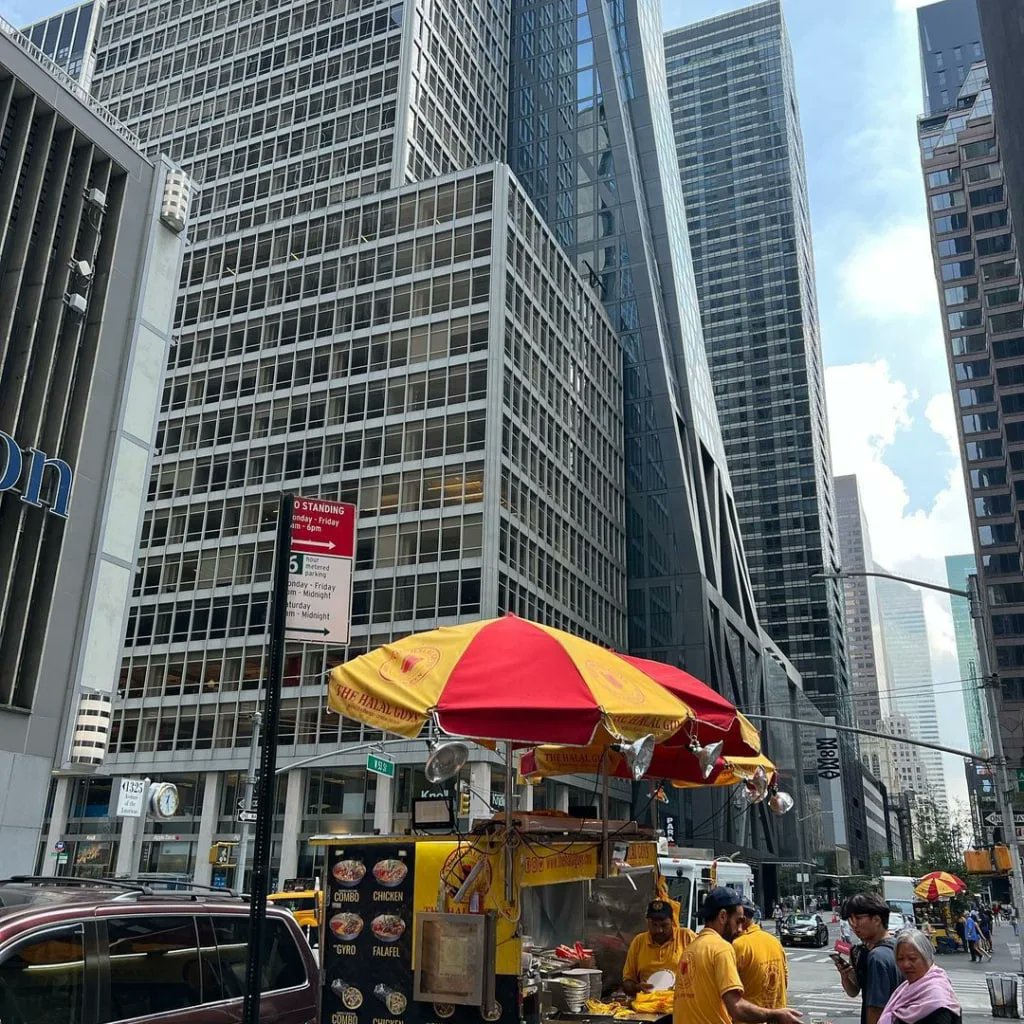 watermelon17319's tweet photo. Life is the biggest party 'll ever be at😉🫰
#manhattan https://t.co/rBYASRQEBb