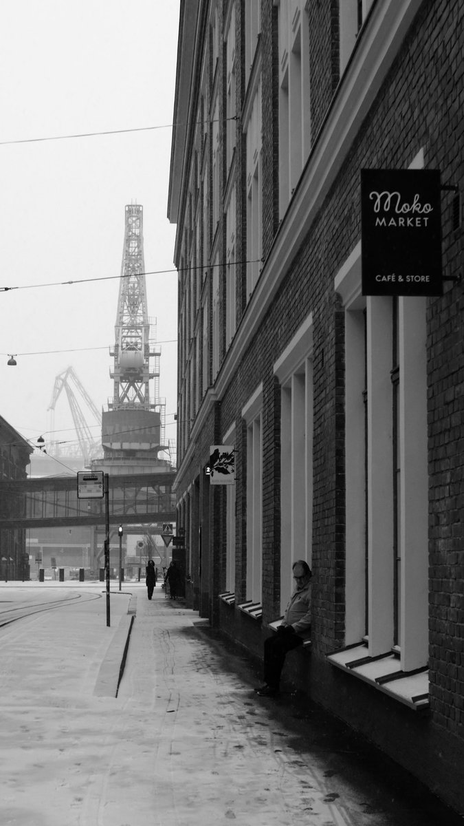 First snow @ Pursimiehenkatu 🌨️#helsinki #frames #streetphotography   #visualambassadors #kuharapsin