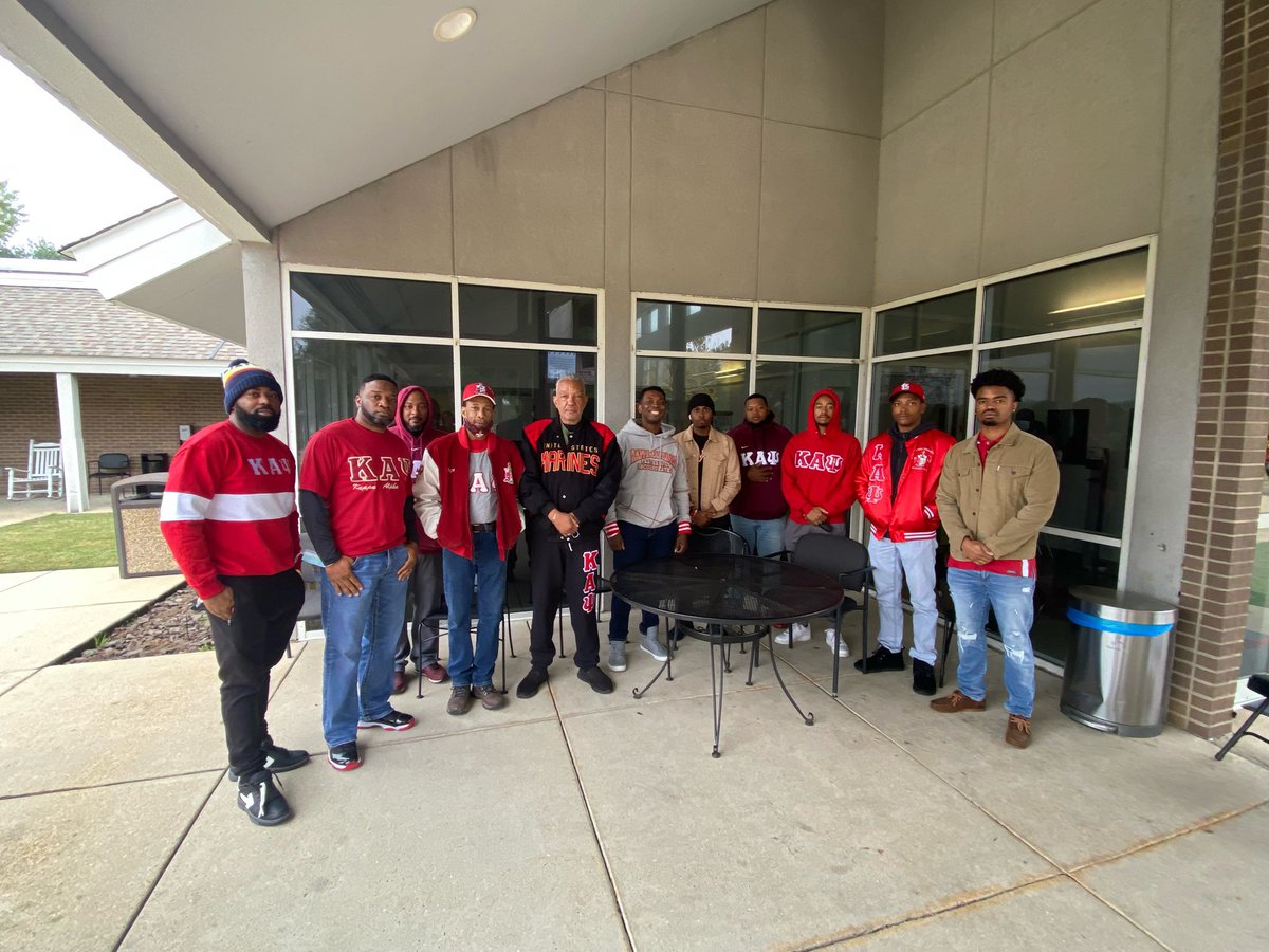 JA_Nupes's tweet photo. Inspiring service in the public interest. Members of Jackson (MS) Alumni, Delta Delta, and Kappa league spent quality time and fed Veterans at the MS Veterans Home.@DDNupes https://t.co/vhY8qAr6MB