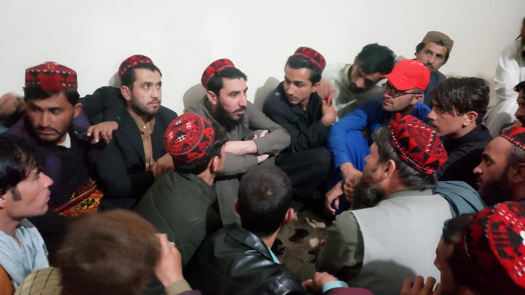 Achakzai__raziq's tweet photo. د ��نظور پښتون زندان ته لیږدول،
د پښتنو وژلو ته لار هوارول دي
@ManzoorPashteen
ځار تر خپل رهبر شم ❤️ https://t.co/yBv3ota1xH