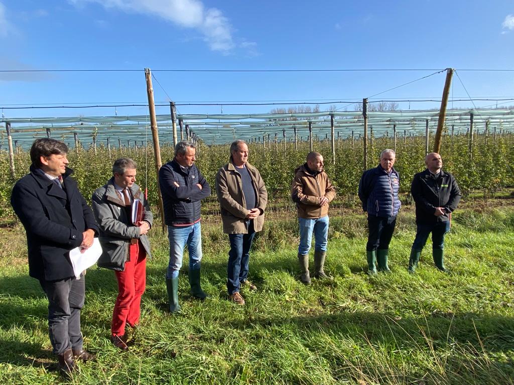 FNPFruits's tweet photo. Réserves d'eau "Aucune personnalité politique ne doit s'autoriser à encourager des actions d'éco-sabotage" Les producteurs de F&amp;L se mobilisent et portent plainte contre Julien Bayou @felcoop @tomccb @DanielSauvaitre @FNSEA #plaintebayou #ecosabotage https://t.co/Inn5zeEaGN