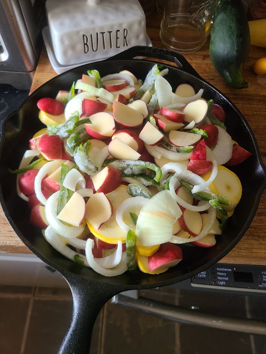 Hunts247's tweet image. Time to do some cooking.