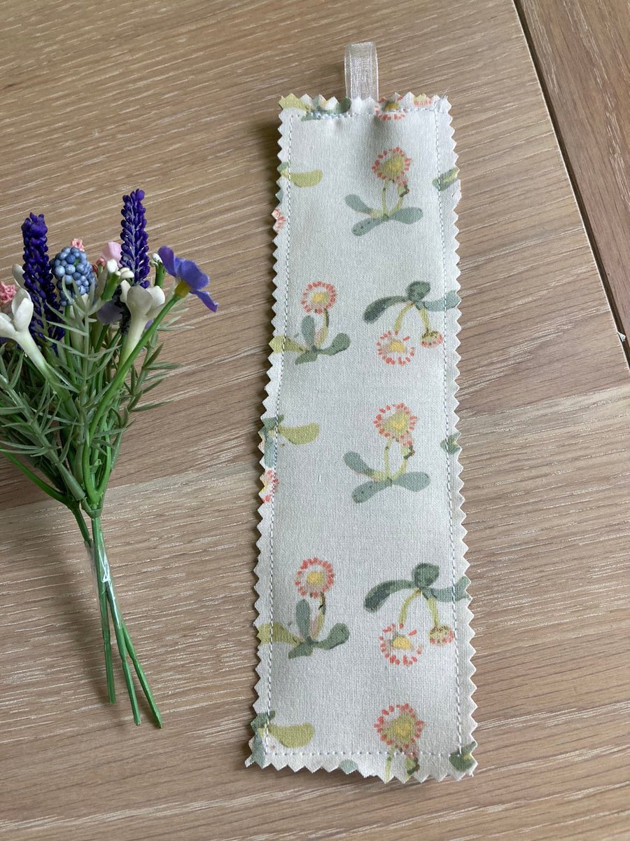 NunnsHelen4's tweet photo. Excited to share this item from my #etsy shop: Handmade Fabric Bookmark, Floral Fabric, Gifts #beige #birthday #bookaccessory #books #journalbookmark #handmadebookmark #librarygift #brown #christmas https://t.co/fDGuB9sI5T https://t.co/hKeQMnAOUg
