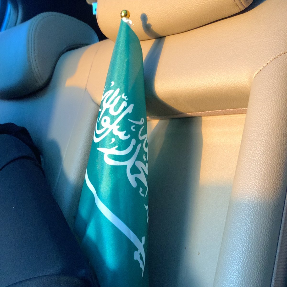 الله يعز الدار ويعز مقداره