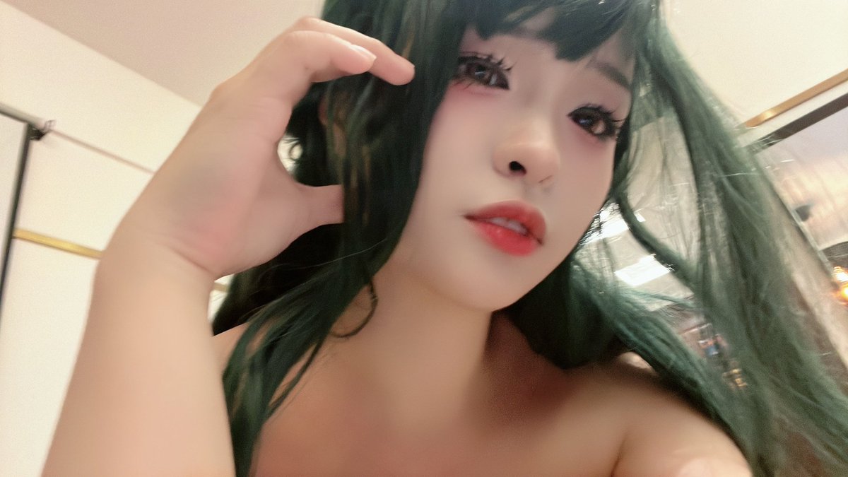 你在看什么？
看得出是小恶魔吗？
📮@DaFoer_  @Daguidiyi @Xiaoxiaofoer

#自拍 #性感 #私房拍摄 https://t.co/onBezXlQFv