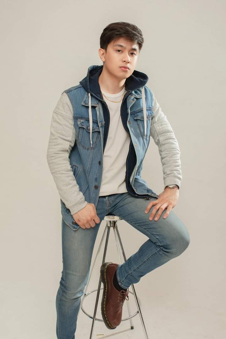 Don't chase people. Be you, do your own thing and work hard. The right people who belong in your life will come to you, and stay.

GMA RISING STAR
#JohnArcenas
#BidaNextJohnArcenas
#EB_JohnArcenas
<a href="/EatBulaga/">Eat Bulaga!</a>