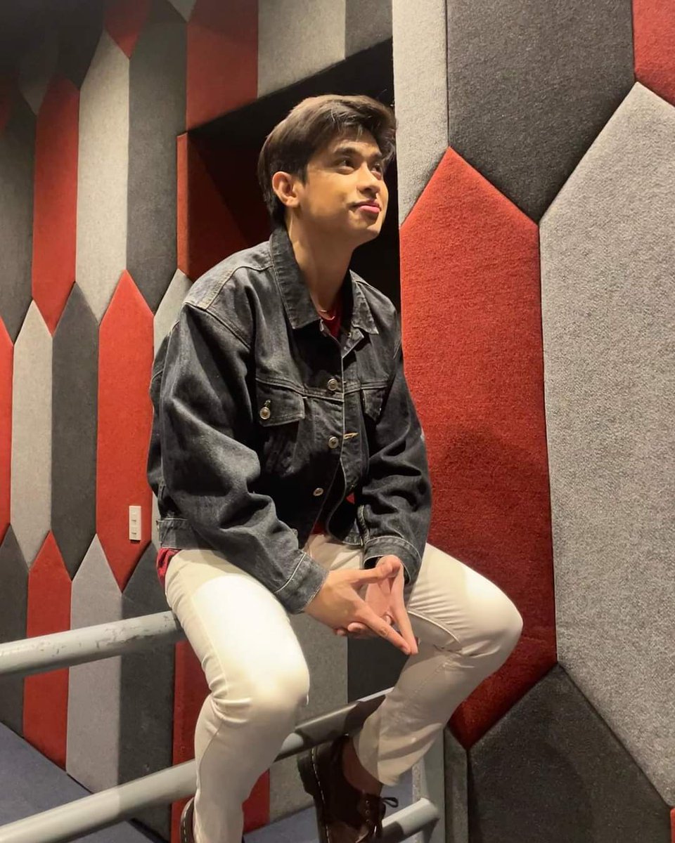 Kill them with success and bury them with a smile.

GMA RISING STAR
#JohnArcenas
#BidaNextJohnArcenas
#EB_JohnArcenas
<a href="/EatBulaga/">Eat Bulaga!</a>