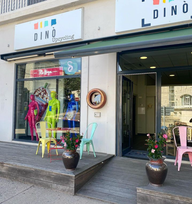 mois_ESS's tweet photo. [#SERD2022] La @CRESSCorsica présente Dino Fashion Coffee !

🎯Son défi ? Valoriser les déchets et donner une seconde vie aux objets tout en faisant évoluer les mentalités.

À découvrir ➡ https://t.co/h1rrYgmwuy

#ESS @ademe #reductiondechets #textile https://t.co/yPCwtHtLEj