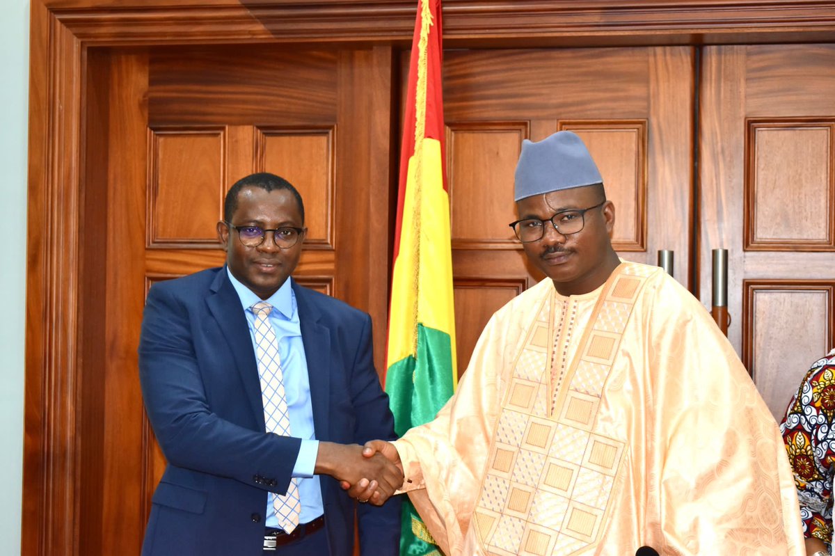 UNIDO_Guinea's tweet photo. Visite de courtoisie et d’échanges du Rep. Pays de l’#ONUDI en #Guinee auprès de SEM Dansa Kourouma, Président du Parlement de la Transition (#CNT). Échanges riches et fructueux et sur la coopération entre l’ONUDI et l Guinée. Perspectives de cooperation plus active. https://t.co/WtCKFn6tcL