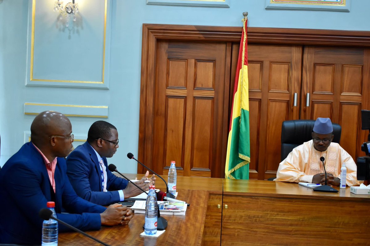 UNIDO_Guinea's tweet photo. Visite de courtoisie et d’échanges du Rep. Pays de l’#ONUDI en #Guinee auprès de SEM Dansa Kourouma, Président du Parlement de la Transition (#CNT). Échanges riches et fructueux et sur la coopération entre l’ONUDI et l Guinée. Perspectives de cooperation plus active. https://t.co/WtCKFn6tcL