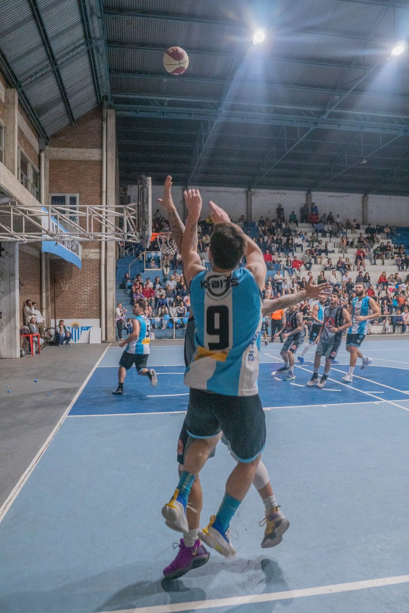 Estos dos equipazos se vuelven a reencontrar este Jueves a las 21 hs para definir el finalista y ahi tenes que estar 🫵🏼

 ¡Vamos que vamos! 

Felicitaciones a ambos <a href="/SaltoUruguayFC/">Salto Uruguay FC</a> <a href="/_FerroCarrilFC/">Ferro Carril FC</a>