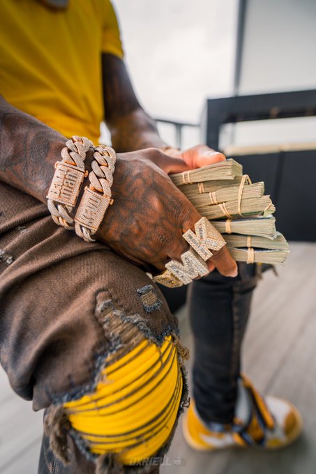 2 pic. Life changer 💰 https://t.co/oFLifKZK4Y