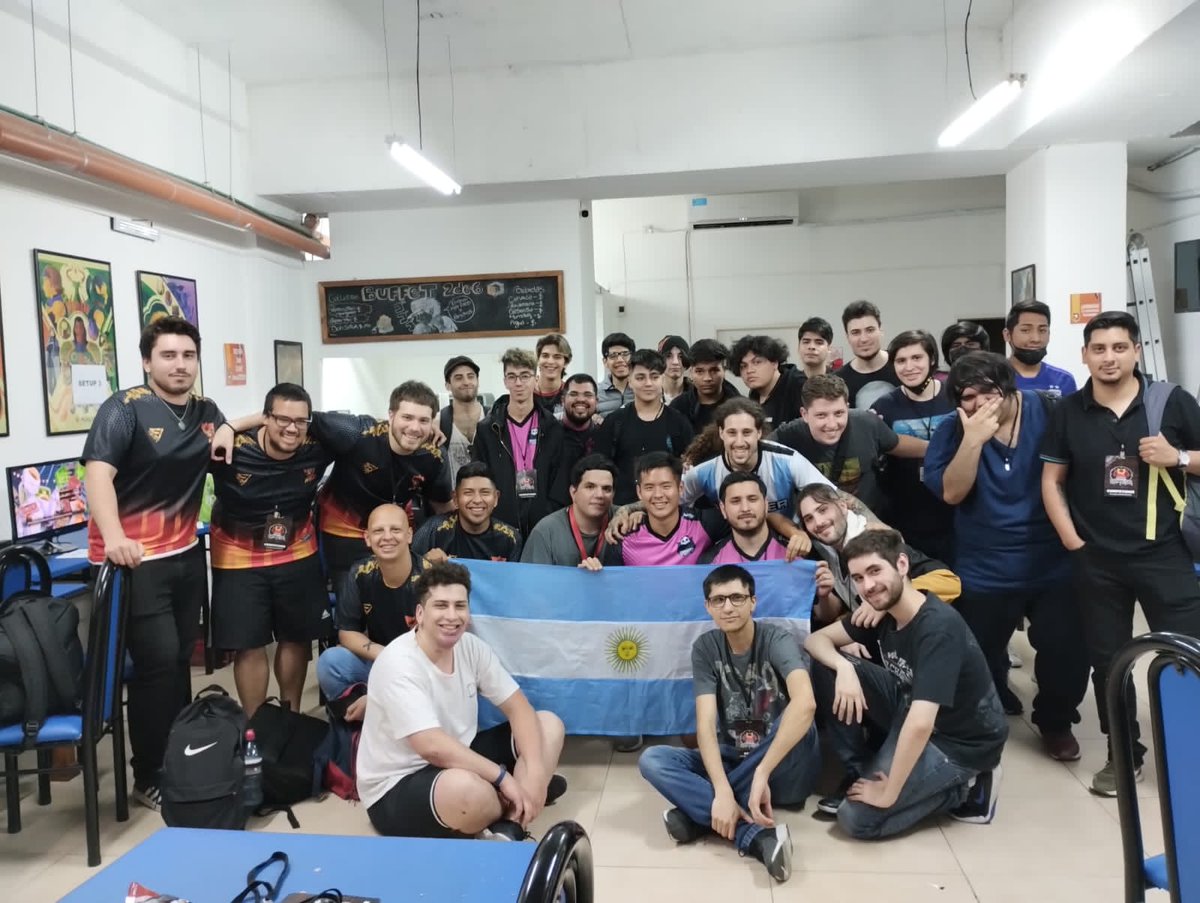 ImKraySugar's tweet photo. Después de llegar del viaje, de estar decepcionado por mi desempeño, agradecer a toda la gente que me estuvo apoyando todo el tiempo. Después de casi dejar el juego llegue a la decisión entre lágrimas y sudor no me importa lo que me cueste NO ME VOY A RENDIR.
#GOMIT https://t.co/LBFmiHGMrL
