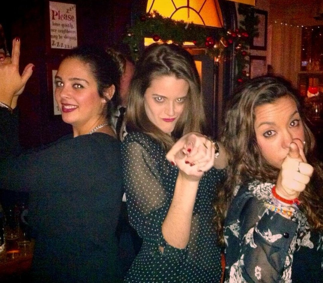 isa_snchez's tweet photo. La emoción de volver a Londres después de 7 años no me lo quita nadie y si además vuelvo con ellas, la cosa aumenta. #wehavereturned. #aupairsinascot https://t.co/GokUU23t2B