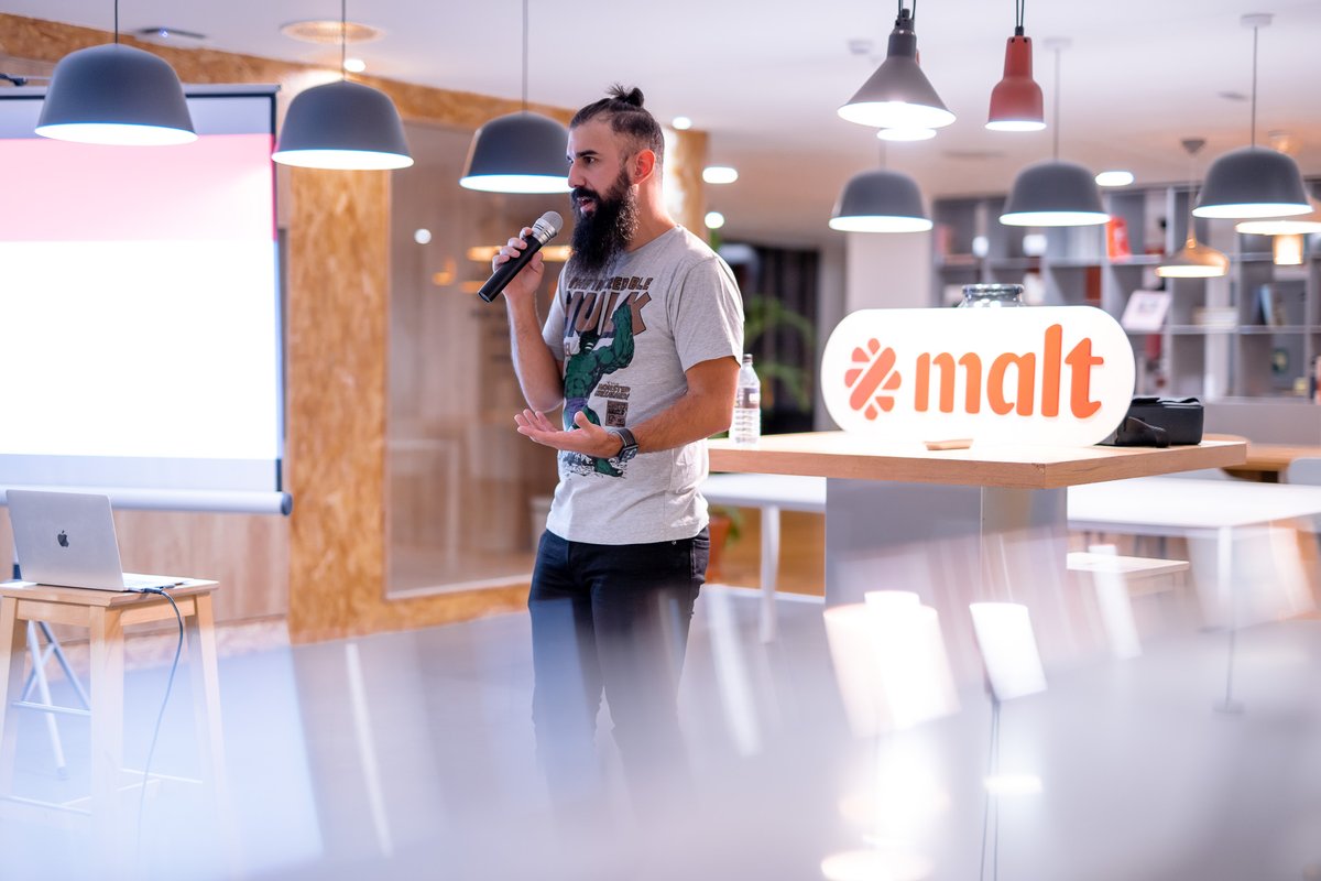 ¡Qué gran tarde! El jueves pasado tuvimos en Madrid a <a href="/MoureDev/">Brais Moure</a> con su charla "La senda del freelance" en donde nos habló de los éxitos pero sobre todo de las dificultades que ha tenido en su carrera profesional como freelance. #networking #freelancing